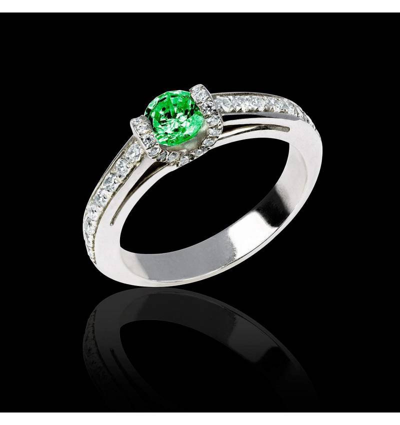 Emerald engagement ring diamond paving white gold Hera