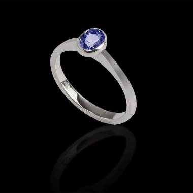 Oval blue sapphire engagement ring white gold Moon solo
