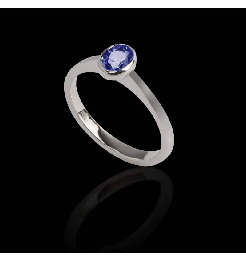 Oval blue sapphire engagement ring white gold Moon solo