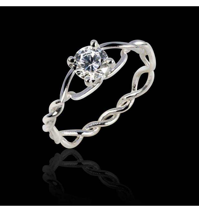  Diamond Engagement Ring White Gold Entrelassée