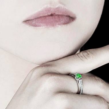 Emerald engagement ring diamond paving white gold Hera