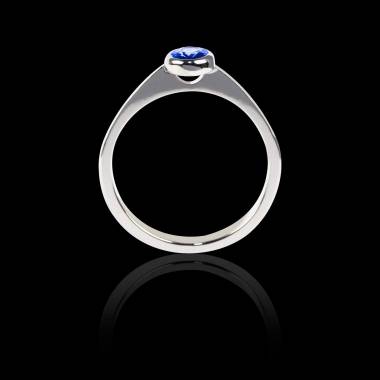 Oval blue sapphire engagement ring white gold Moon solo