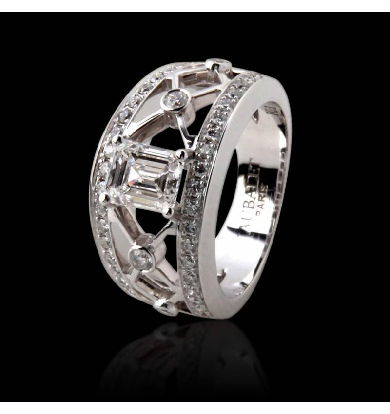 Diamond Engagement Ring White Gold Regina Suprema Diamond Engagement Ring White Gold Regina Suprema