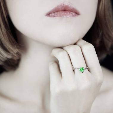 Serpentine Heart Emerald Ring