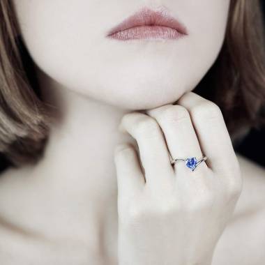 Serpentine Heart Blue Sapphire Ring