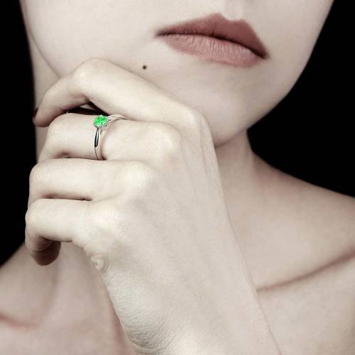 Laureen solo Emerald Ring