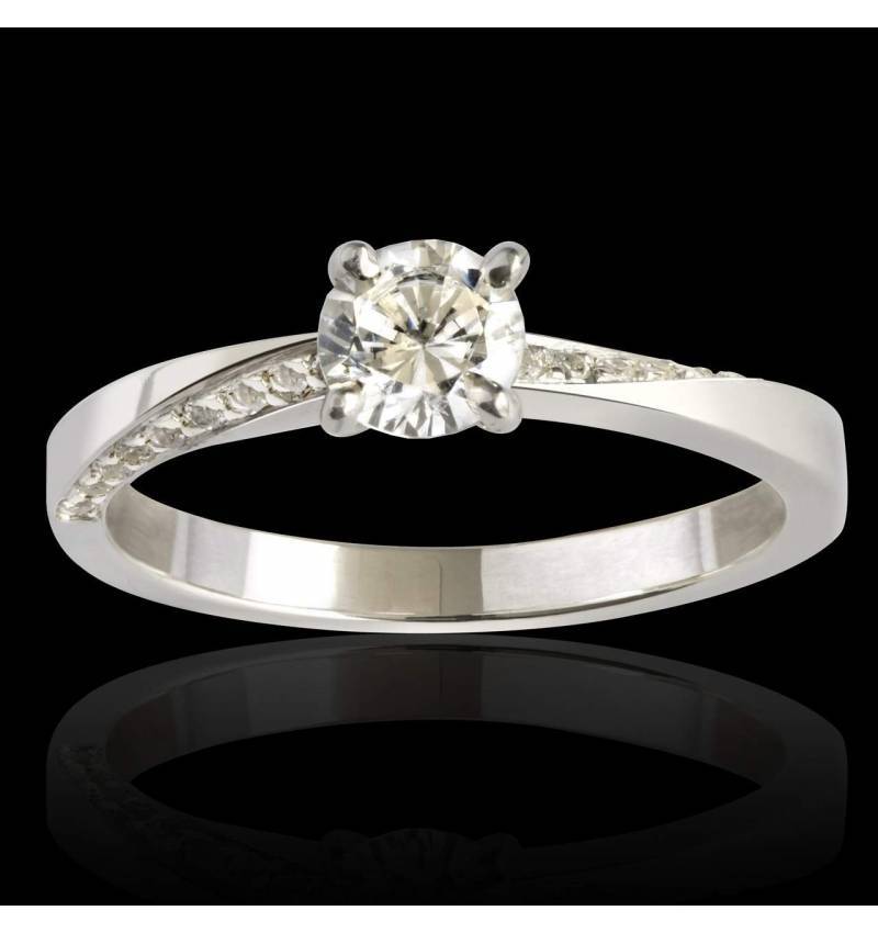 Meryem diamond engagement ring