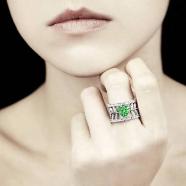 Emerald Diamond Ring Diamond Paving White Gold Flowers of Love 