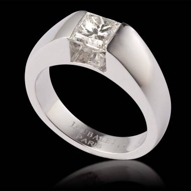 Diamond engagement ring white gold Pyramide