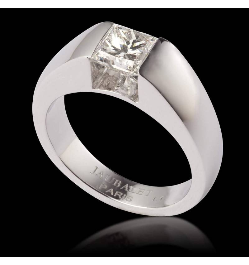 Diamond engagement ring white gold Pyramide