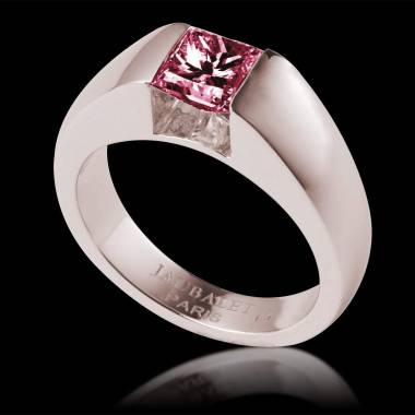 Ruby engagement ring white gold Pyramide
