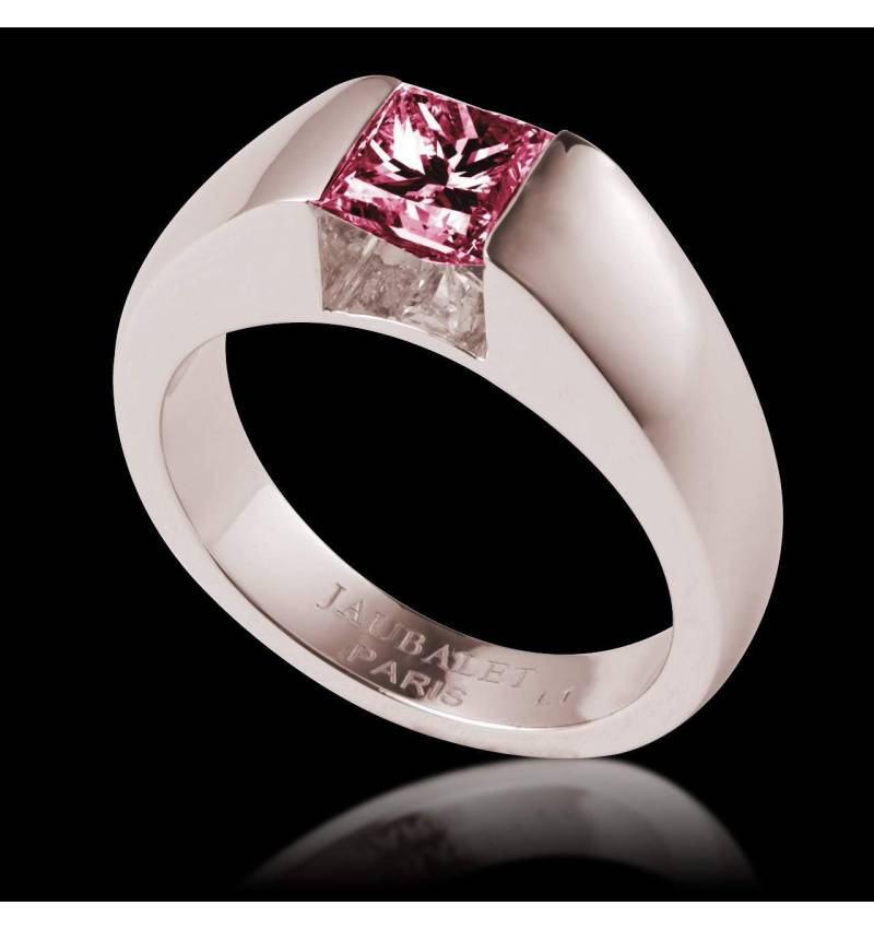 Ruby engagement ring white gold Pyramide