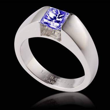 Blue sapphire engagement ring white gold Pyramide