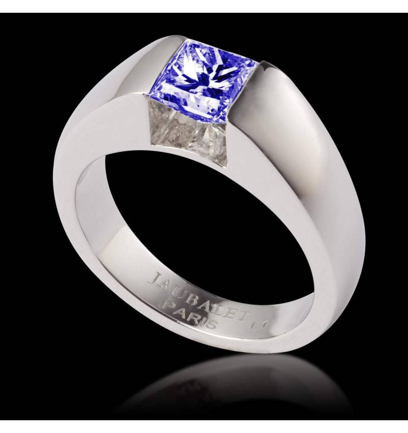 Blue sapphire engagement ring white gold Pyramide