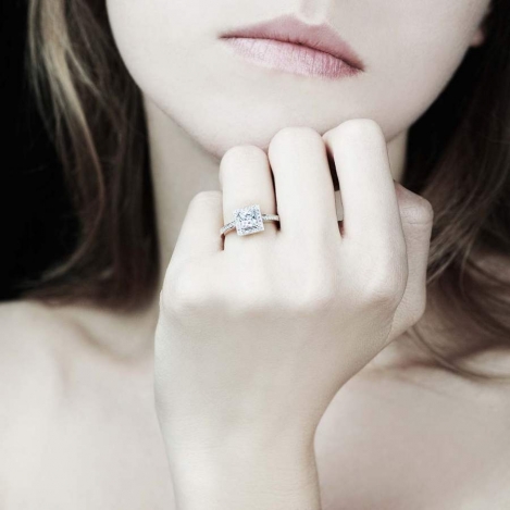 What is a princess cut engagement ring?